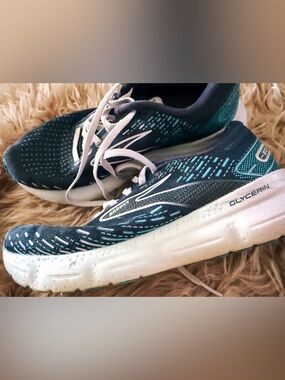 Brooks Women's Running Shoes in Teal and White